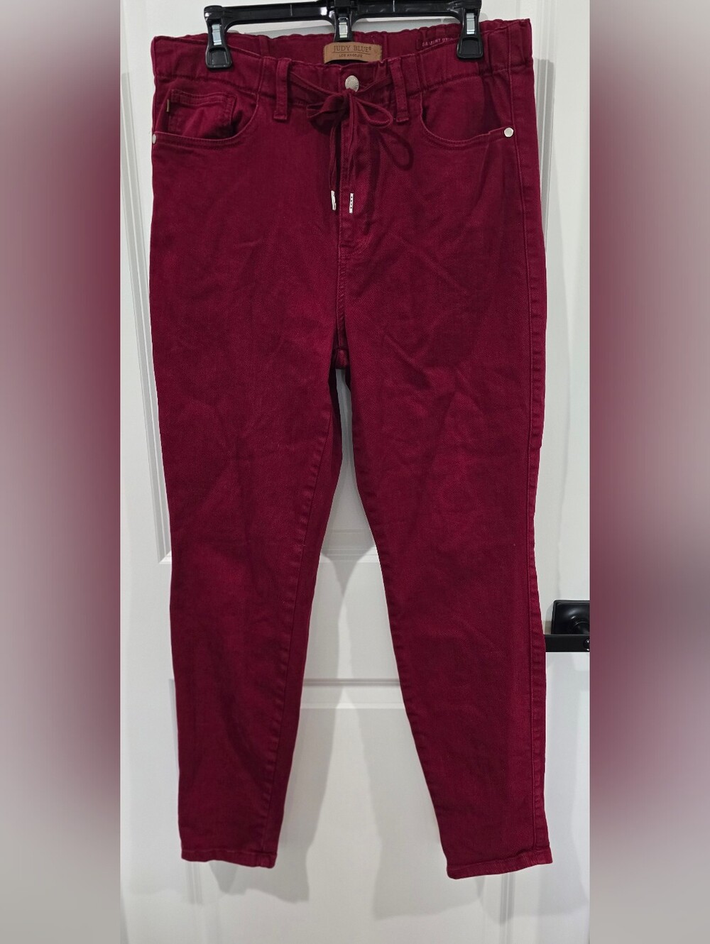 Judy Blue High-Waisted Jogger (Tapered) Jeans in Scarlet Red